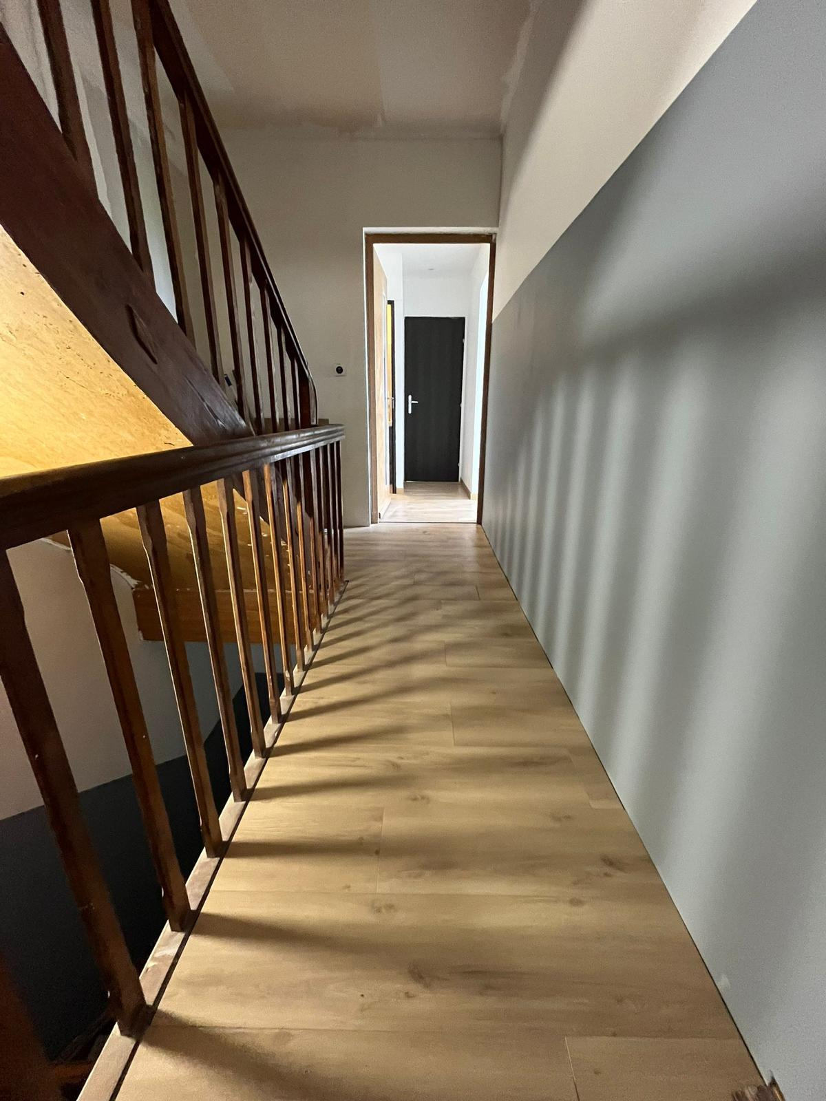 Dans une grande maison rénovée entièrement, T3 de 70M2 au 1er étage avec cave et parking