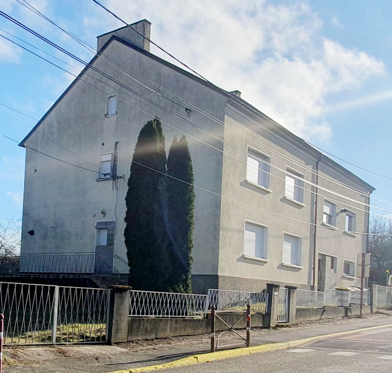 Dans une grande maison rénovée entièrement, T3 de 70M2 au 1er étage avec cave et parking