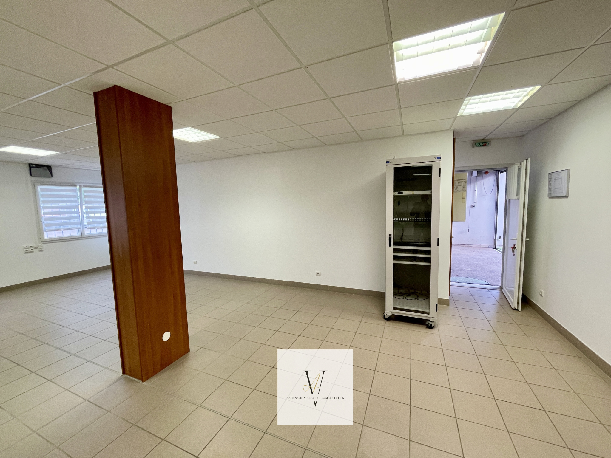 AY-SUR-MOSELLE - Bureaux professionnels  - Local - 95m2