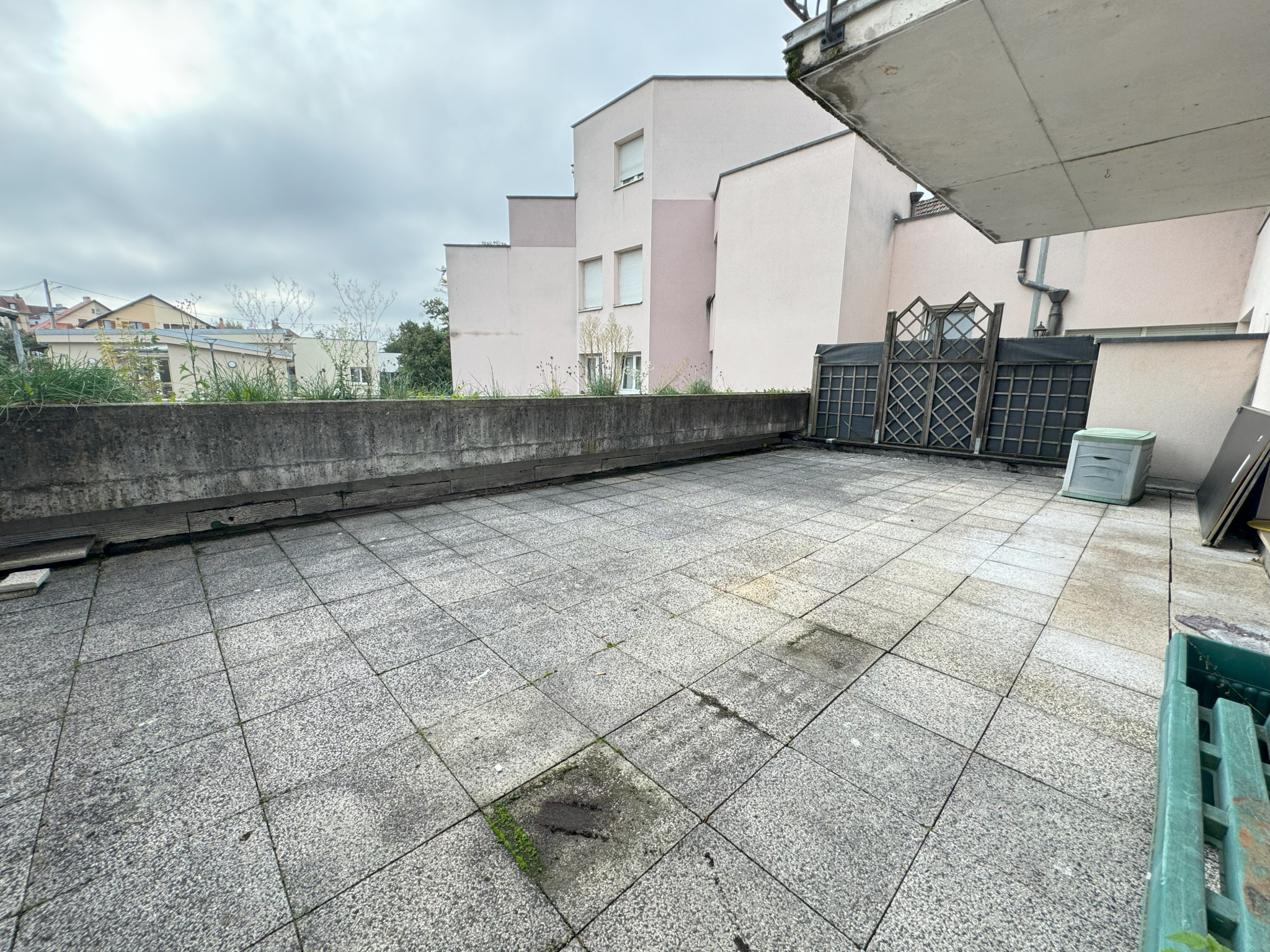 SARREGUEMINES - F3 de 70m2 + 40m2 terrasse et cave