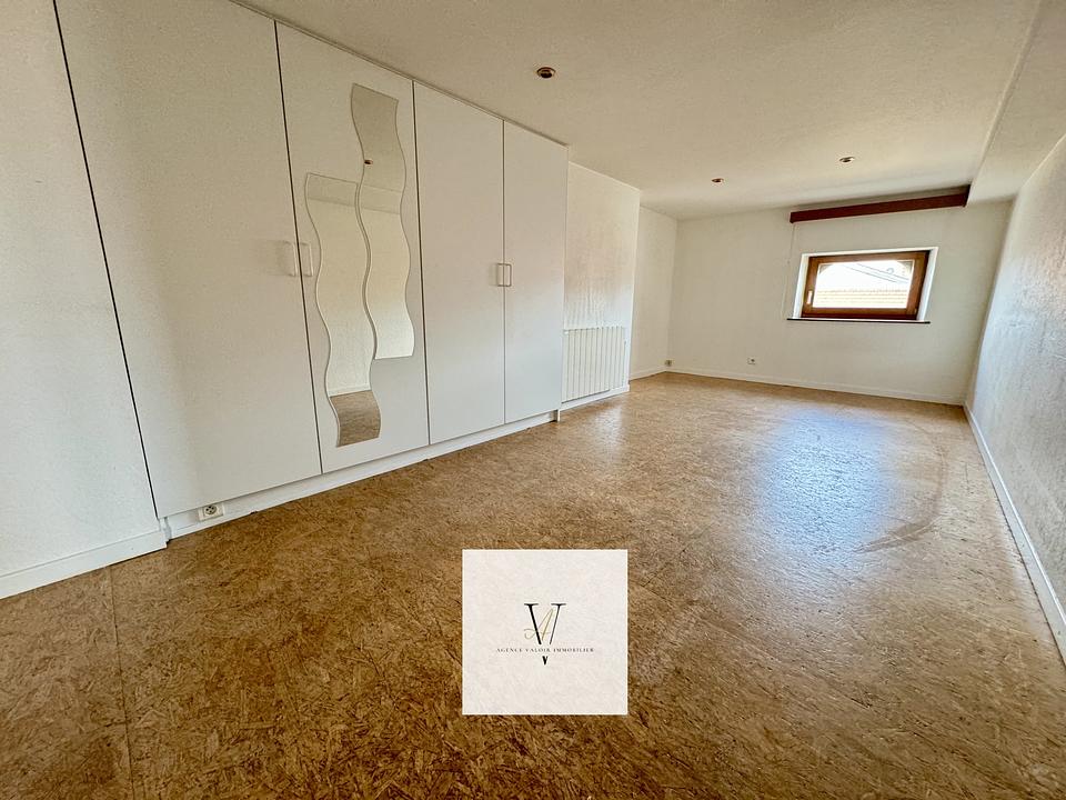 NANCY - PLACE STANISLAS - STUDIO 32m2 dernier étage