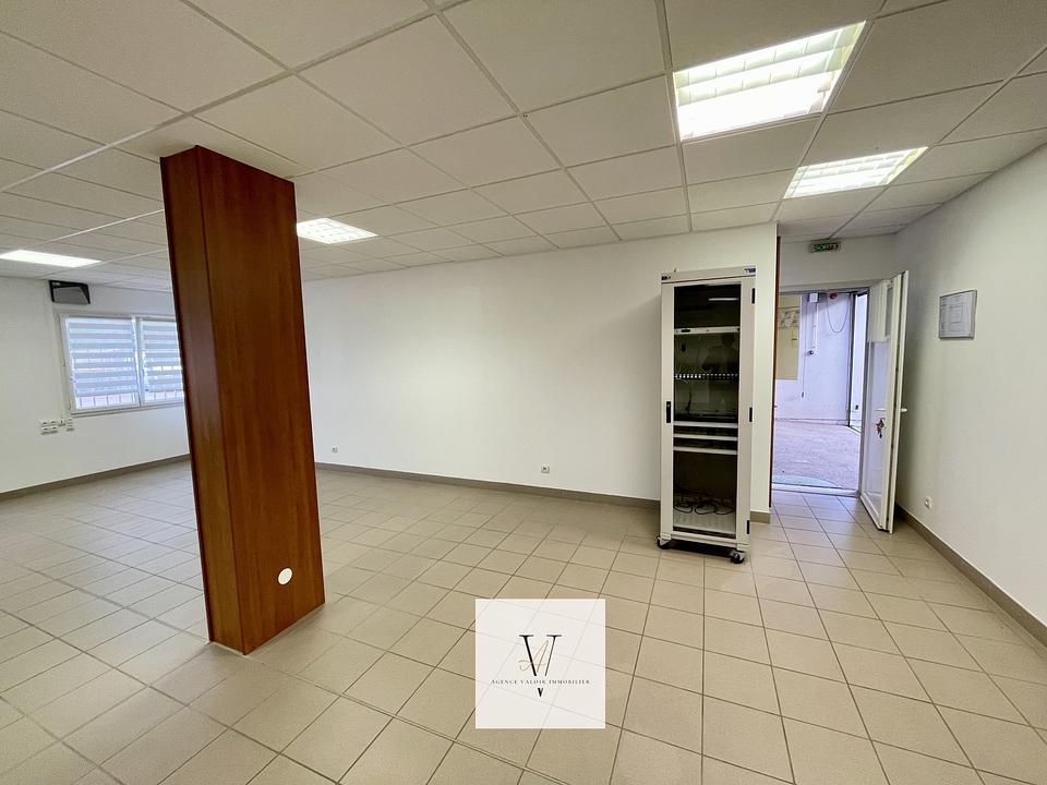 AY-SUR-MOSELLE - Bureaux professionnels  - Local - 95m2